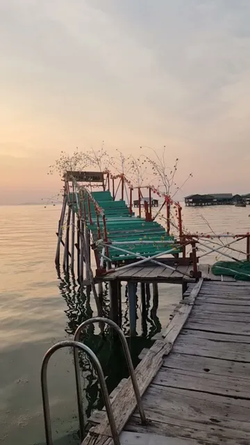 Thu Bao Seafood Floating Restaurant