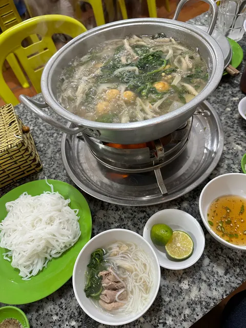 Lẩu Gà Lá Chính Gốc É 2C