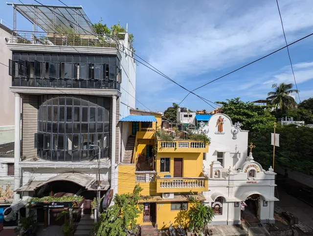 Felicia Maison Near White Town