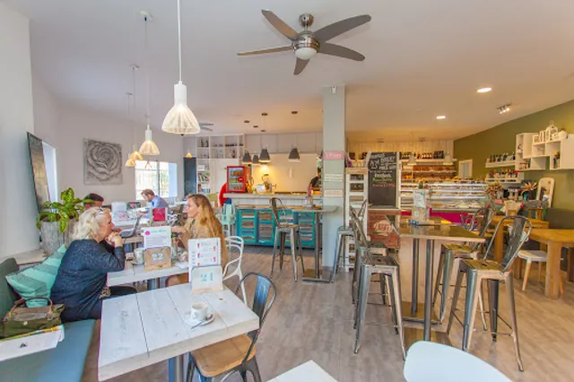 Mama's Eat Drink & Chill