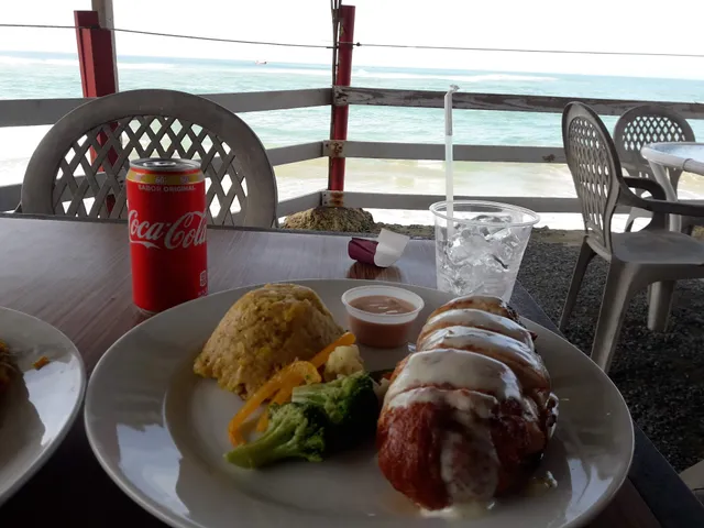 Guayabo's Sea Breeze Restaurant & Bar