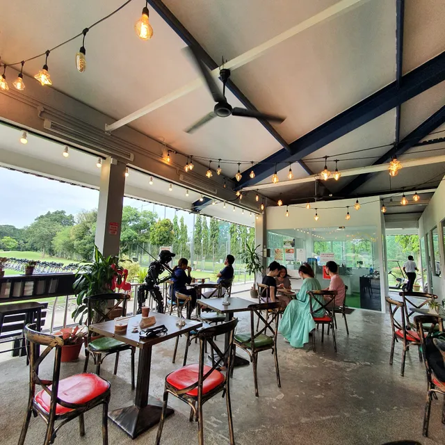 Golf Spot Cafe & Bistro