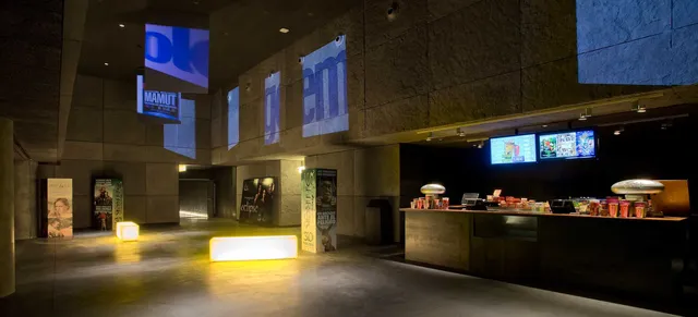 Golem zinemak Alondegia