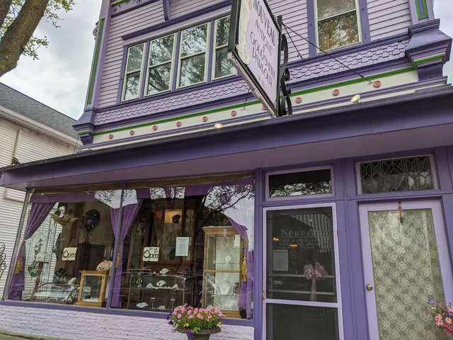 Nouveau Antique Jewelry