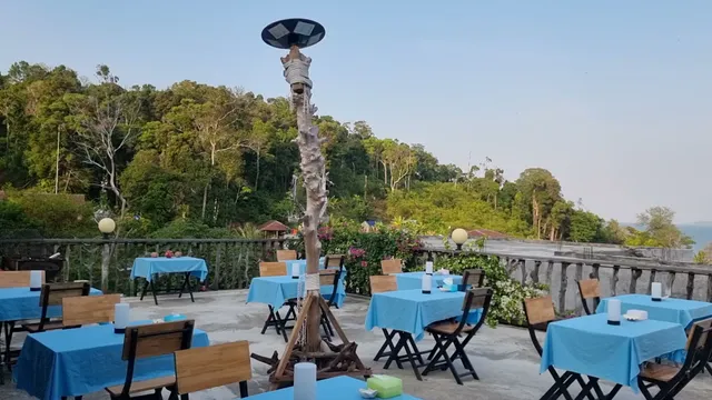 Art's House Sky Bar & Archipel Tour