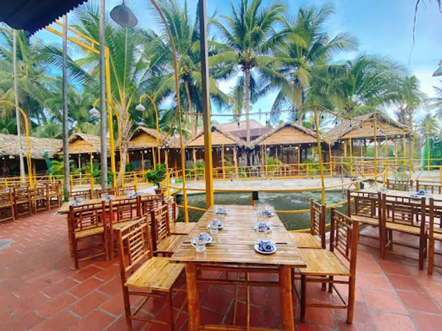 Ẩm Thực Sân Vườn Hương Quê - Cơm Niêu