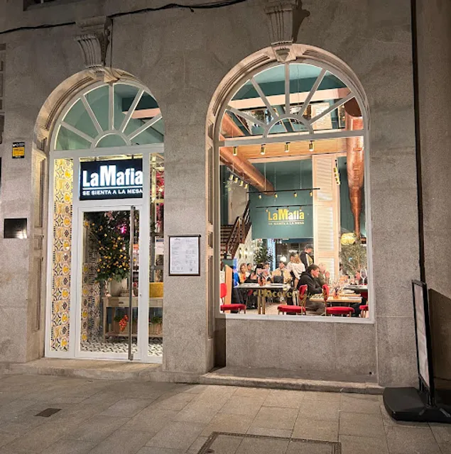 La Mafia se sienta a la mesa