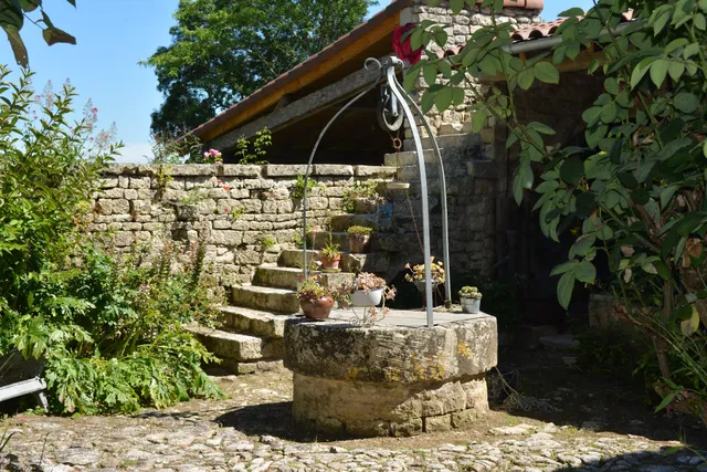 The Hamlet of Saint Megrine Coulon Cottages & bed & breakfast the Green Key in the Swamp Poite Wine