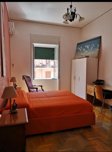 Smiling Naples, Naples