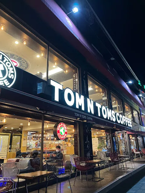 Tom N Toms Coffee