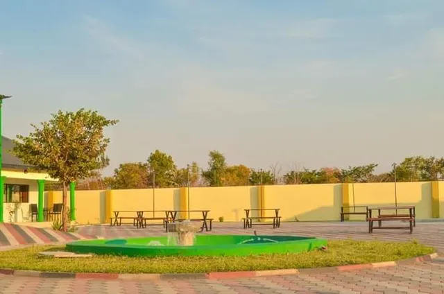 Ekab Lodge and The Tipsy Falls Pub & Grill