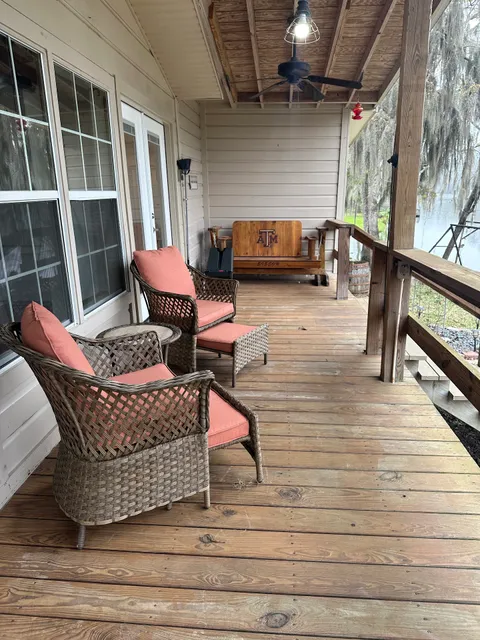 Lakeside Cottage Retreat