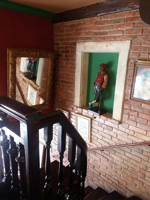 Shakes Pub & Restaurant