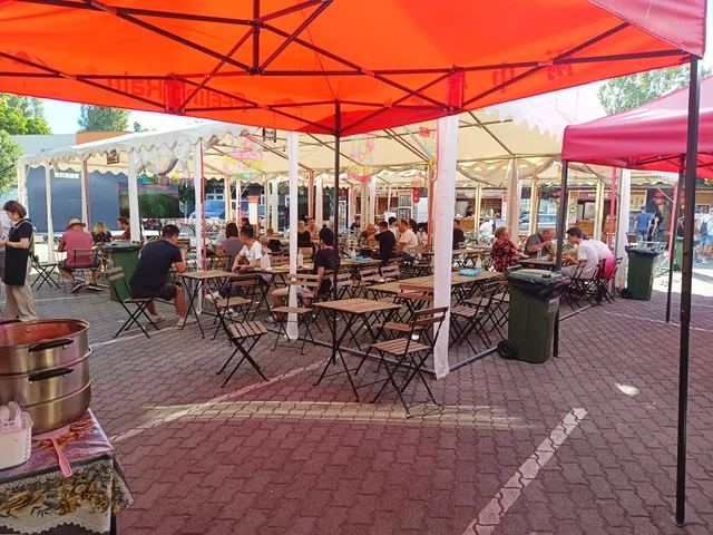 EASTWIN SQUARE GASZTRONÓMIAI UDVAR/东昇广场/东昇美食街