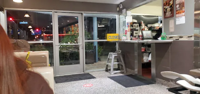 Dino's Famous Chicken