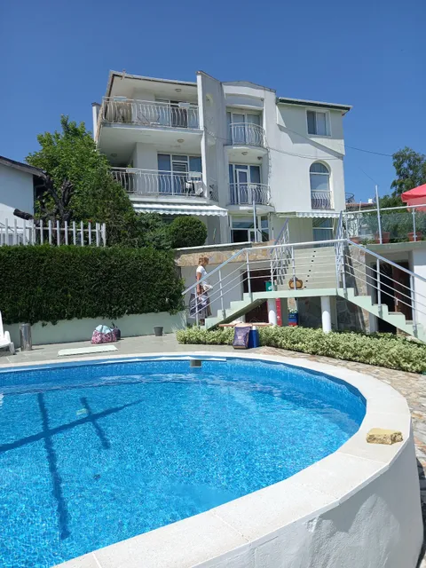 Kentavar Family Hotel