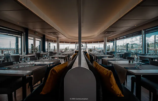 Les terrasses du port