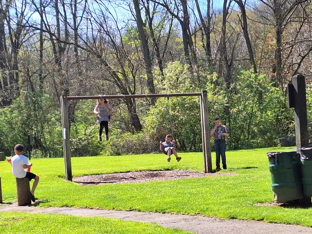 Lower Bears Den Picnic Area