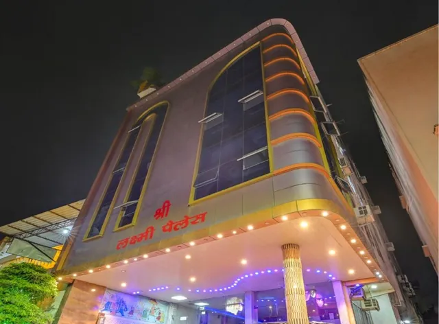 OYO 38812 Shri Laxmi Palace