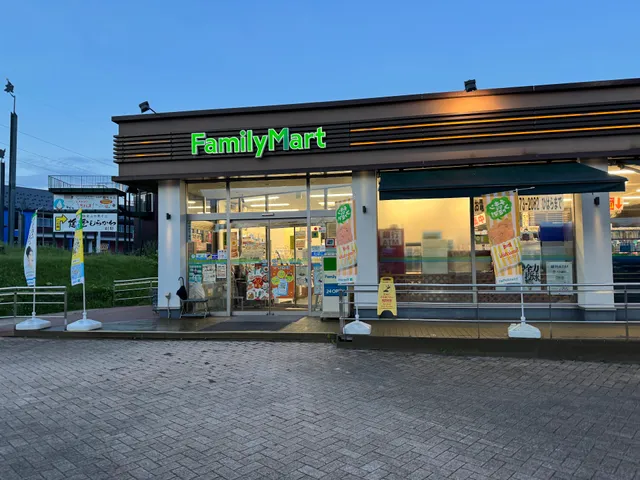 FamilyMart; Hirugano-kogen SA Southbound