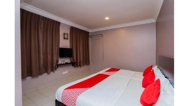 OYO 44027 Golden Horse Hotel