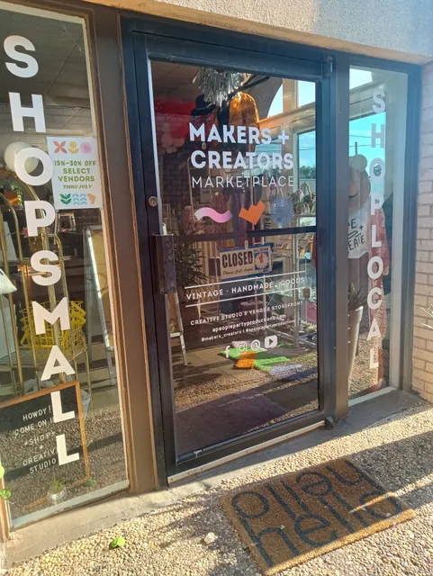 The Cloister's - Courtyard Shops