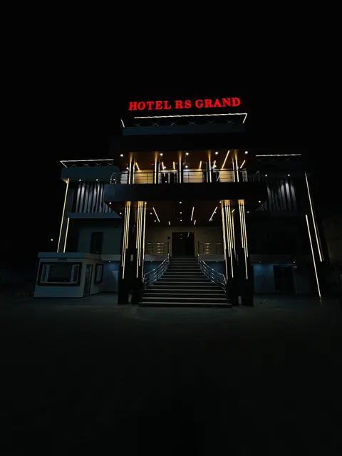 HOTEL RS GRAND