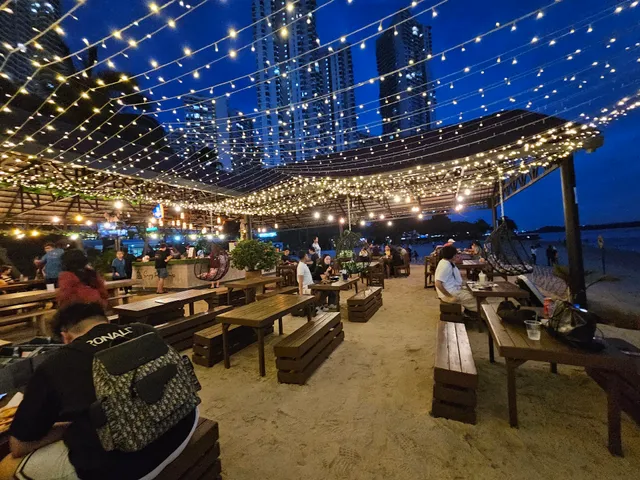 Marine Beach Bar