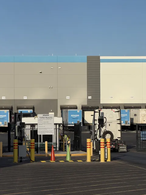 Amazon fulfillment center LAS1