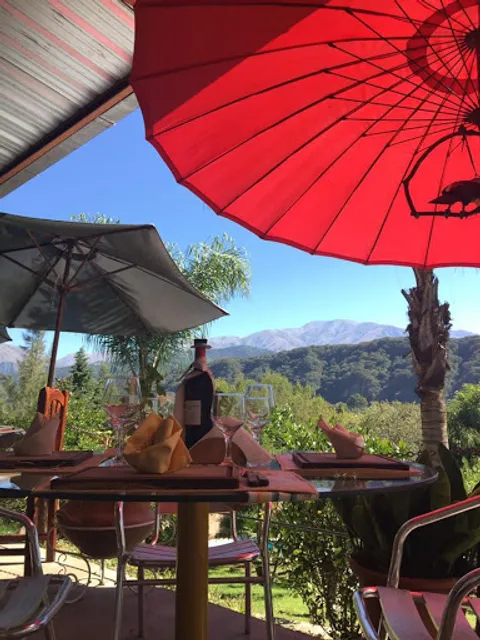 LOS ALVAREZ - PARRILLA A LEÑA