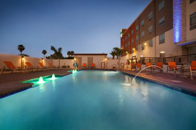 Holiday Inn Express & Suites McAllen - Medical Center Area by IHG