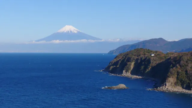 Lover’s Cape Gold Bell