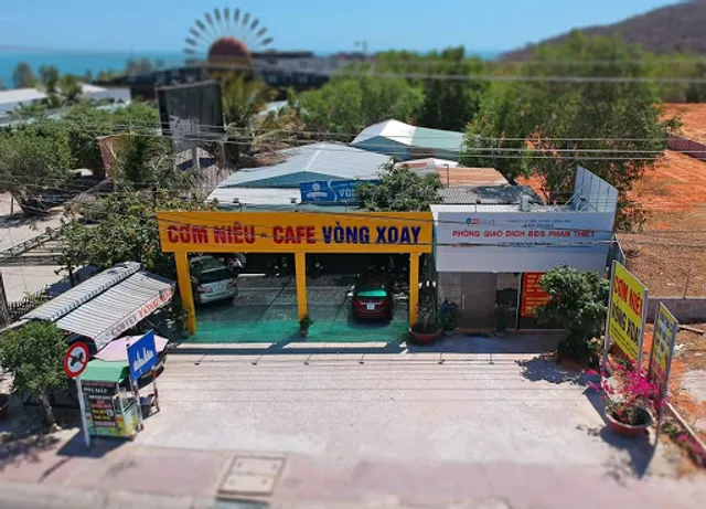 Cơm niêu - Cafe Vòng Xoay