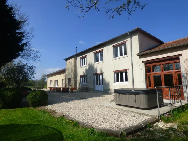 Gîtes WAO: Gîte grande capacité avec piscine couverte Jacuzzi Sauna ( Grand Est )