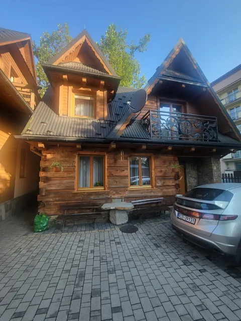 Wesoła Chatka - Noclegi Zakopane - Krupówki 37a