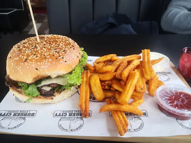 Burger City Scharnweberstraße