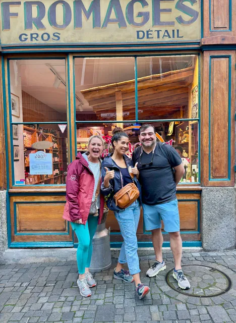 EAT AND CHILL TOUR Food Tour