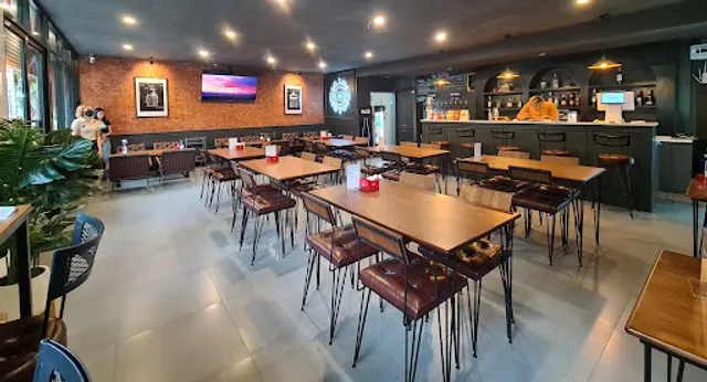 YOK-KA-DOK ยก-กระ-ดก Craft Beer Bar