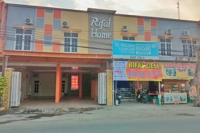 Urbanview Hotel Rifal Home Tegal