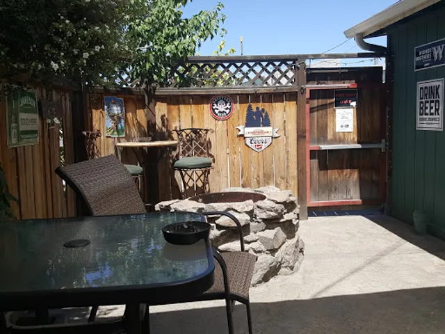 Bottoms Up Bar & Grill