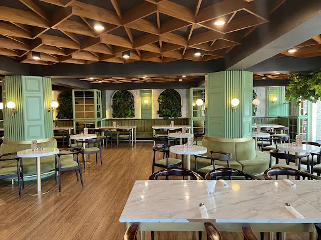 Ratu Osing Bakery , Restaurant dan Pusat Oleh-Oleh Banyuwangi