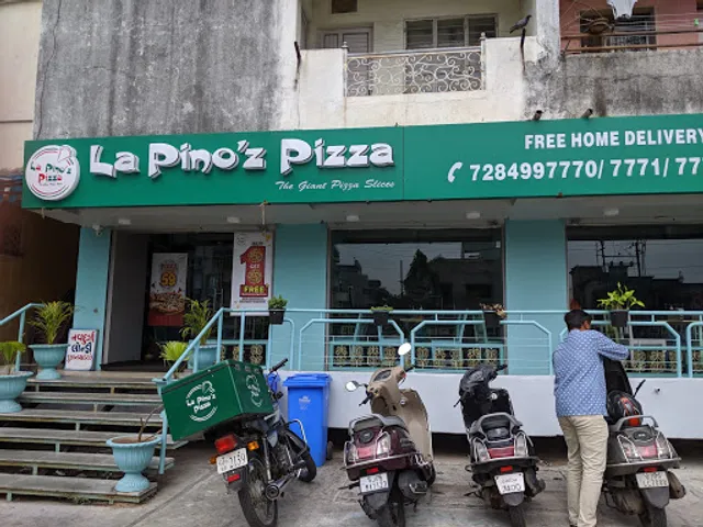 La Pinoz Pizza Waghodia Road