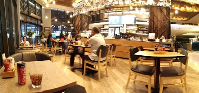 THE COFFEE CLUB - Holiday Inn Sukhumvit Soi 11