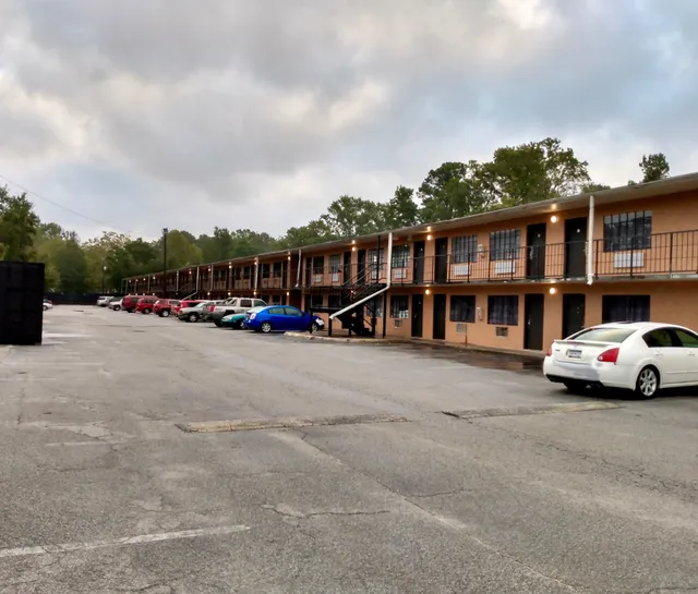 Economy Inn and Suites