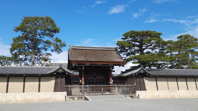 Kenrei-mon Gate (Gate for the Emperor)