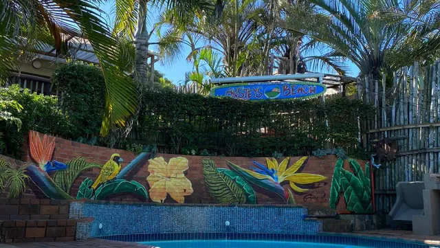 Ansteys Beach Self Catering Apartments & Backpackers