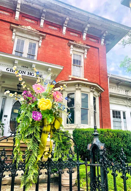 Mark Twain Manor - Gibson House