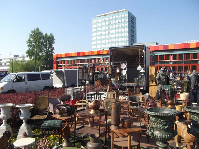 Kunst-, Antik- und Trödelmarkt am Haus der Presse Dresden