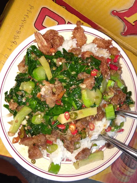 Khun Lah noodle shop