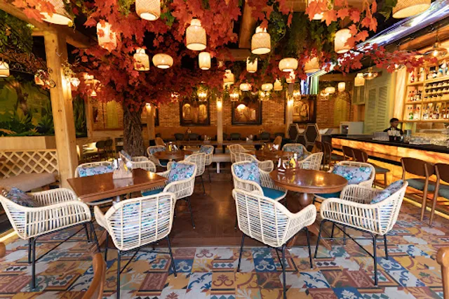 Rustique - Cafe & Bar